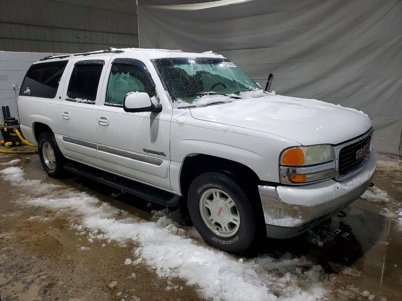 2002 GMC YUKON XL C1500 photo 4