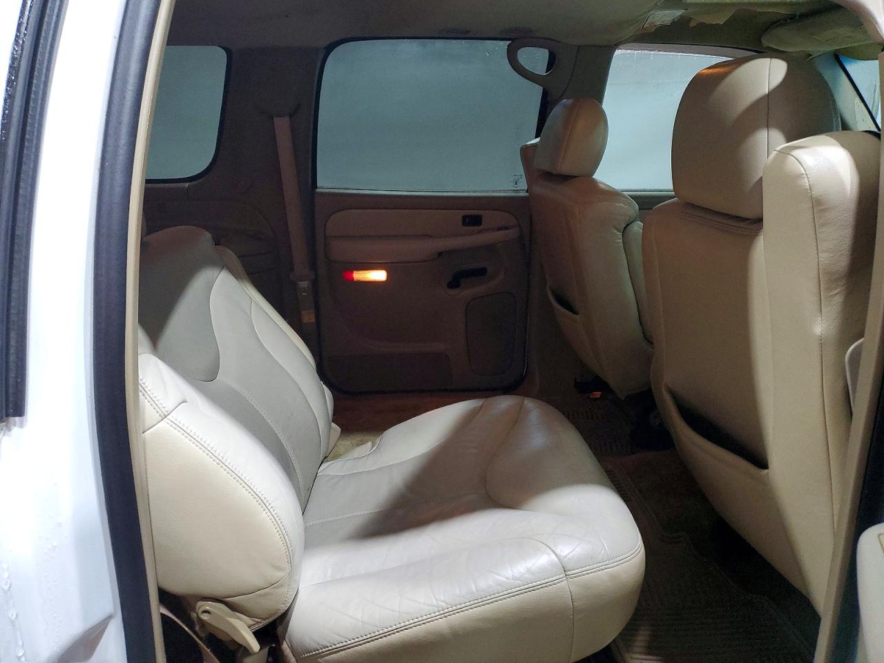 2002 GMC YUKON XL C1500 photo 11