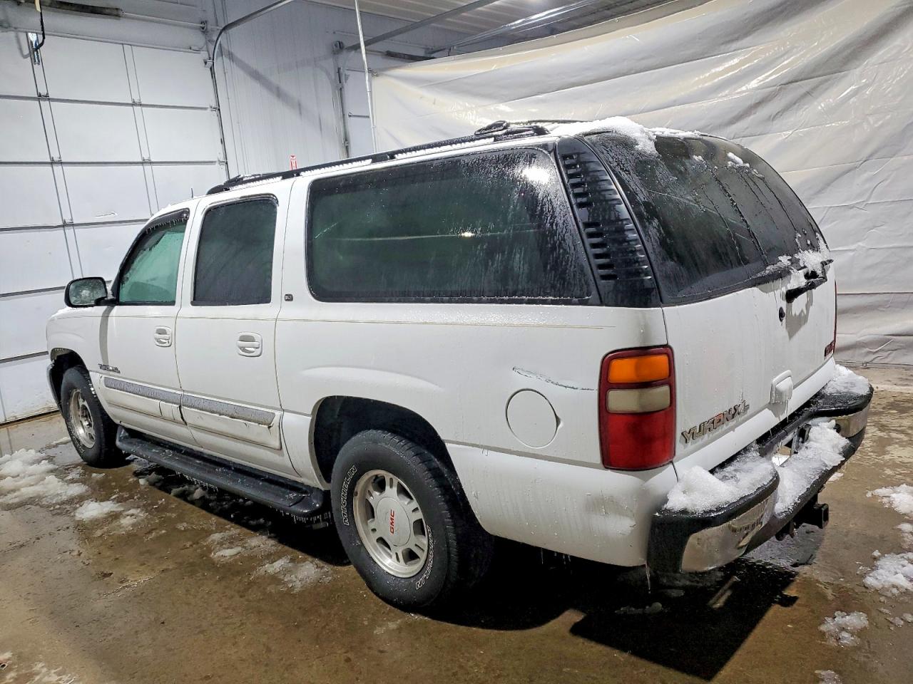 2002 GMC YUKON XL C1500 photo 2