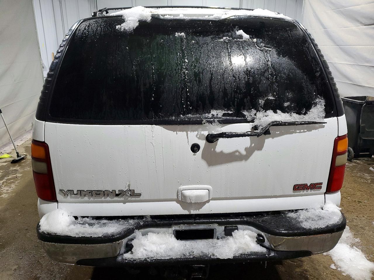 2002 GMC YUKON XL C1500 photo 6