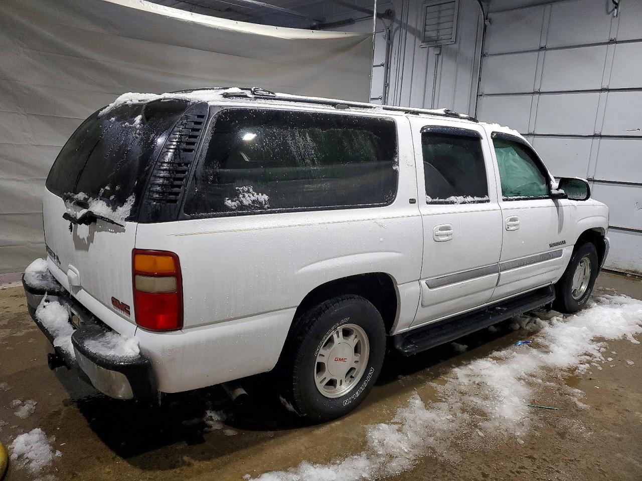 2002 GMC YUKON XL C1500 photo 3