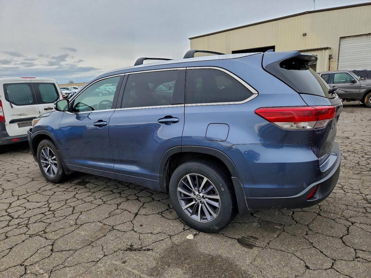 2018 TOYOTA HIGHLANDER SE photo 3