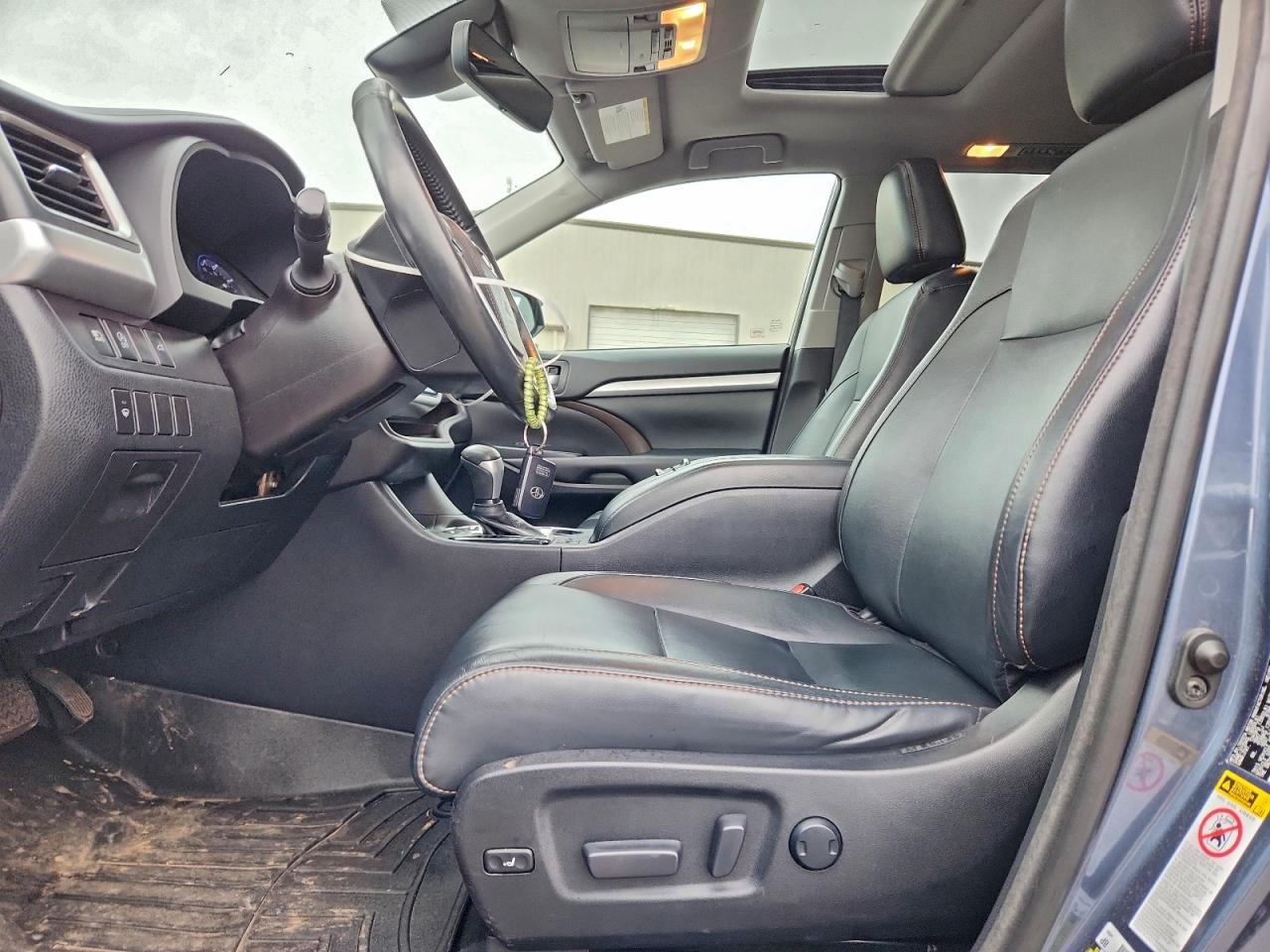 2018 TOYOTA HIGHLANDER SE photo 13