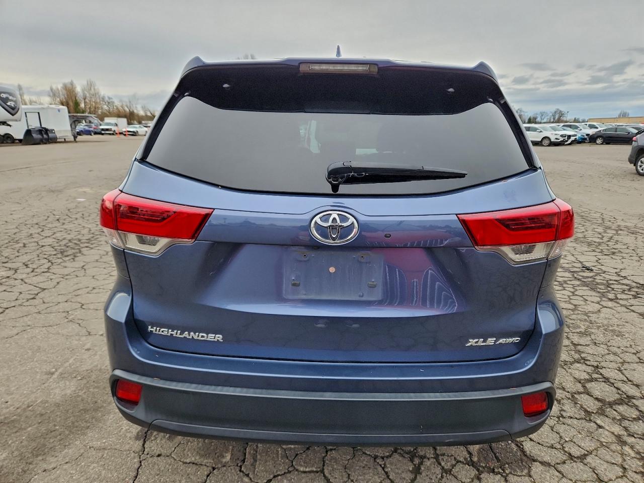 2018 TOYOTA HIGHLANDER SE photo 11