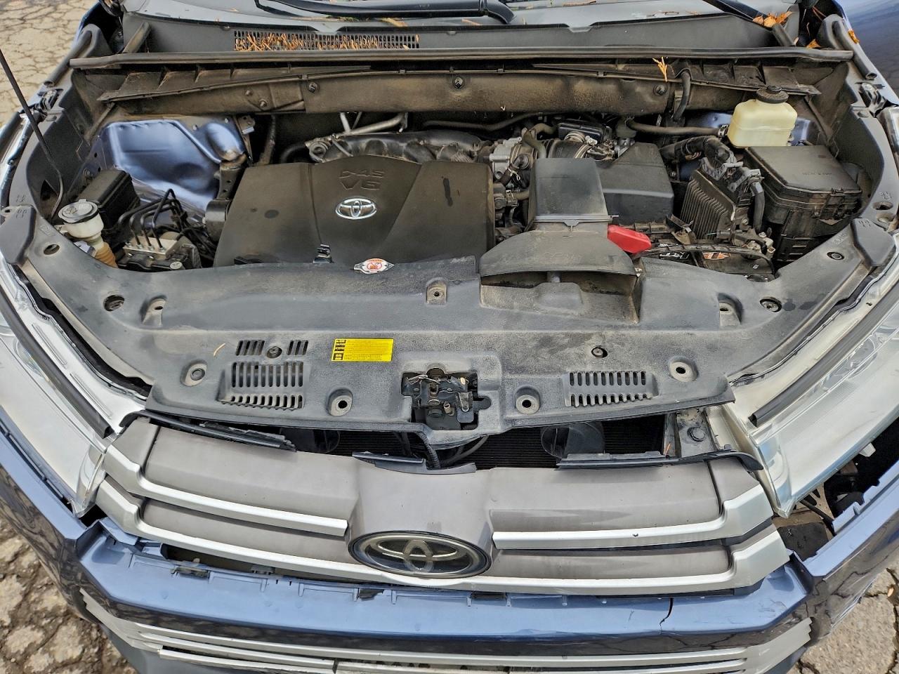 2018 TOYOTA HIGHLANDER SE photo 21