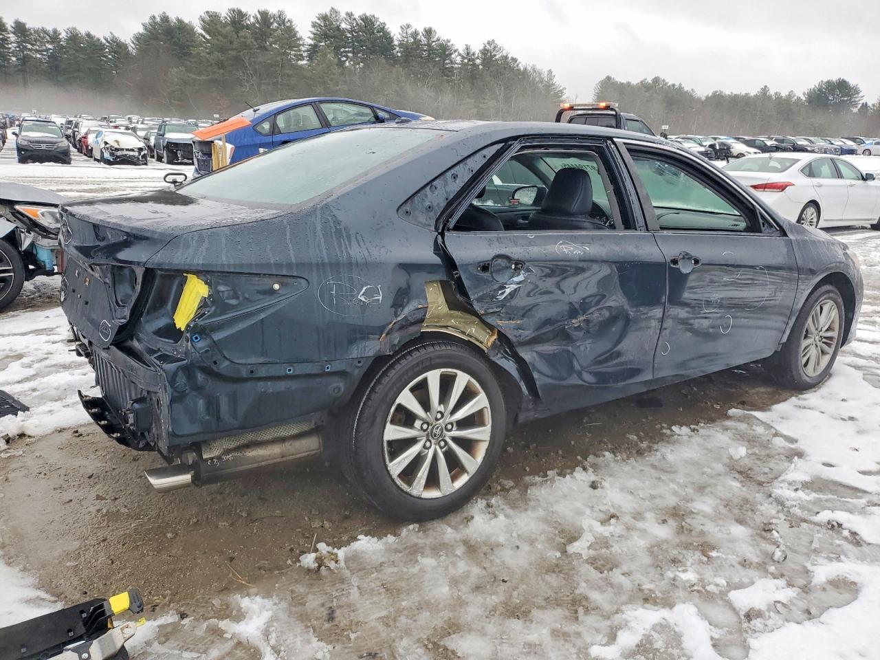 2017 TOYOTA CAMRY LE photo 3