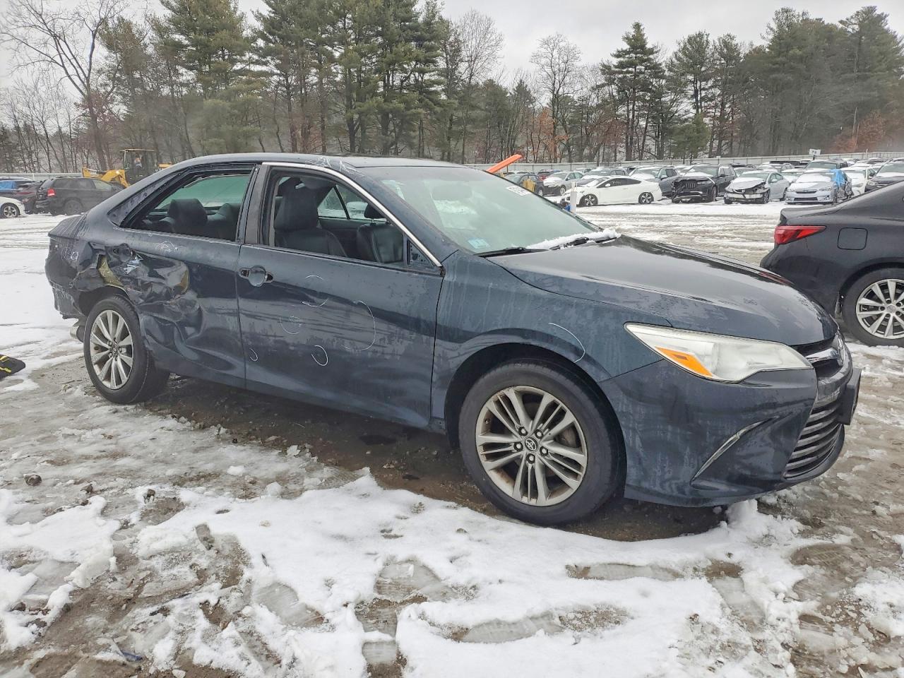 2017 TOYOTA CAMRY LE photo 4