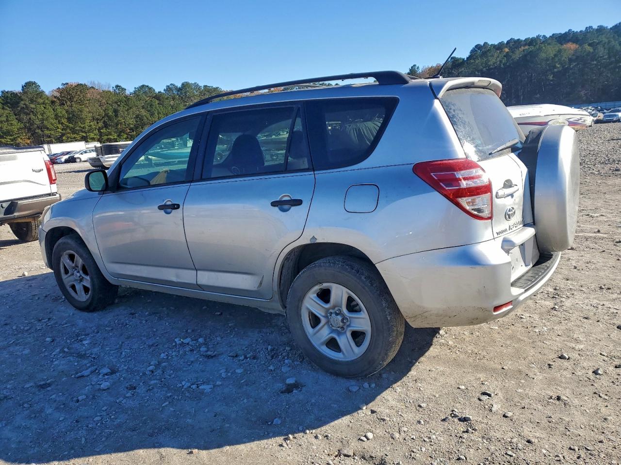 2010 TOYOTA RAV4 photo 2