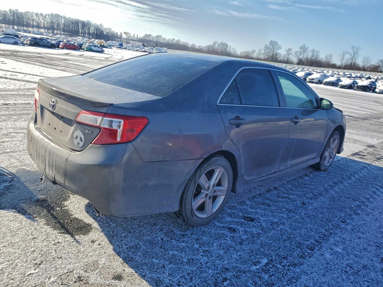 2014 TOYOTA CAMRY L photo 3