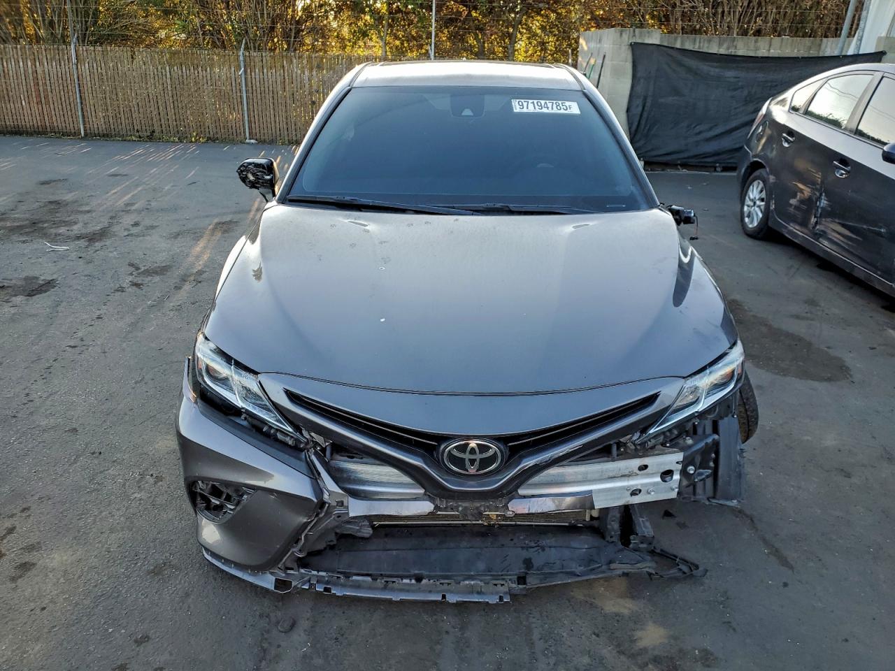 2020 TOYOTA CAMRY SE photo 5