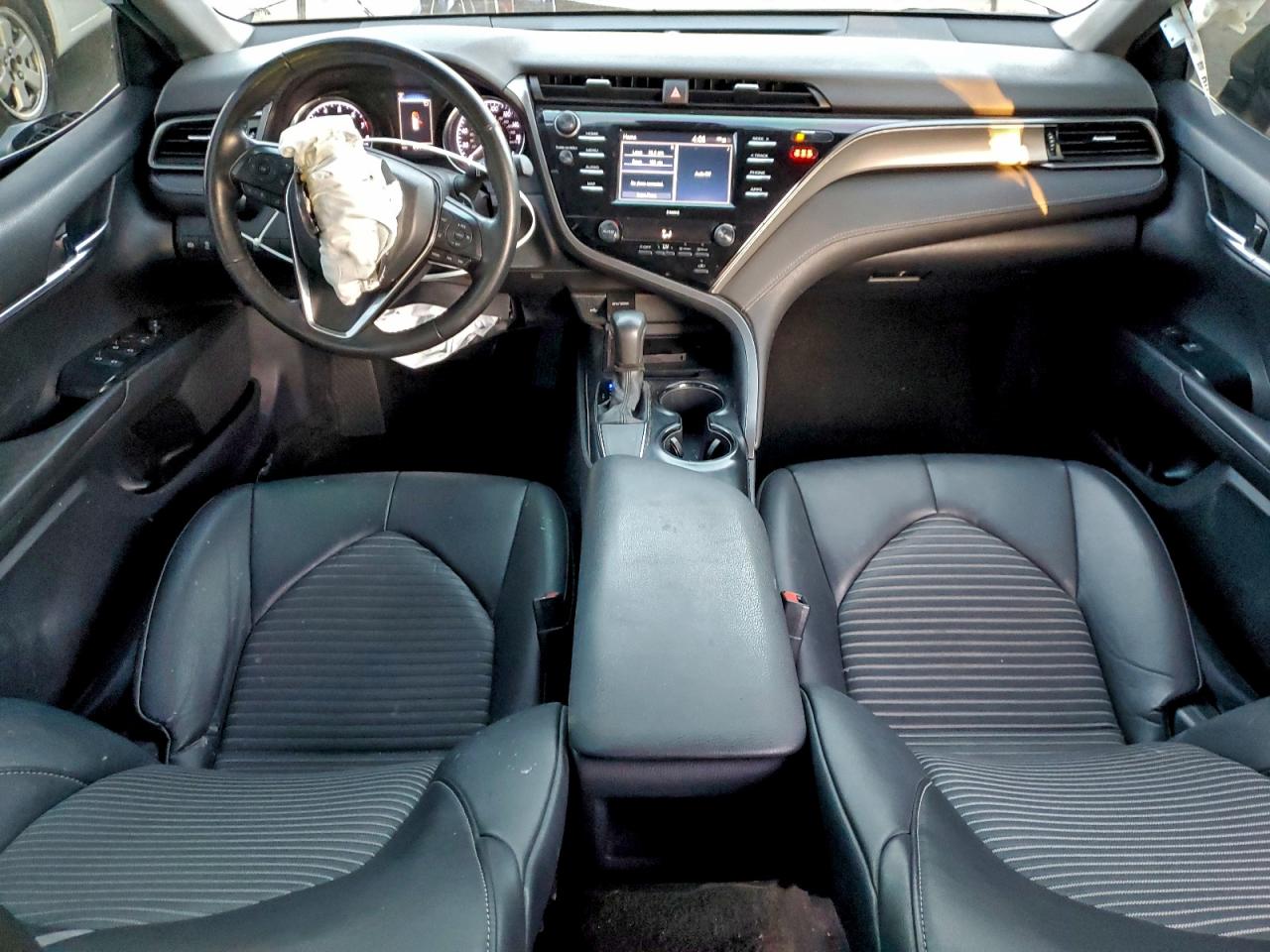 2020 TOYOTA CAMRY SE photo 8