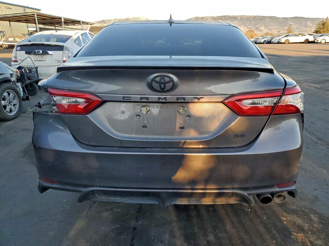 2020 TOYOTA CAMRY SE photo 6