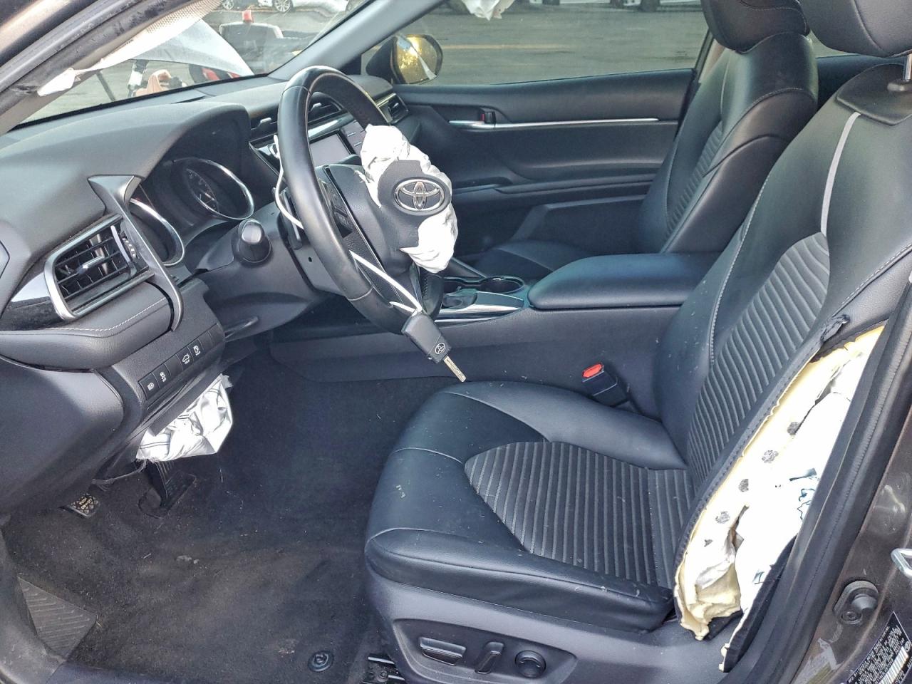 2020 TOYOTA CAMRY SE photo 7