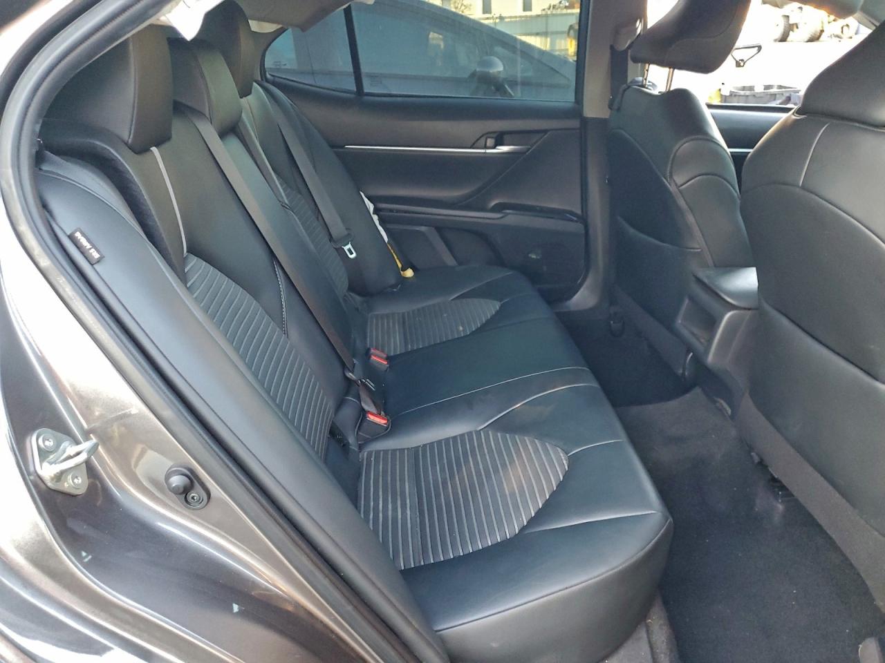 2020 TOYOTA CAMRY SE photo 10