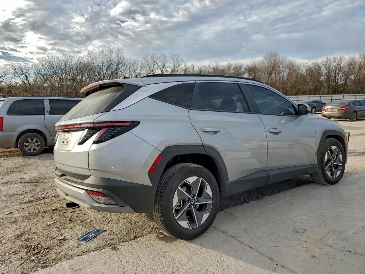 2025 HYUNDAI TUCSON SEL photo 3