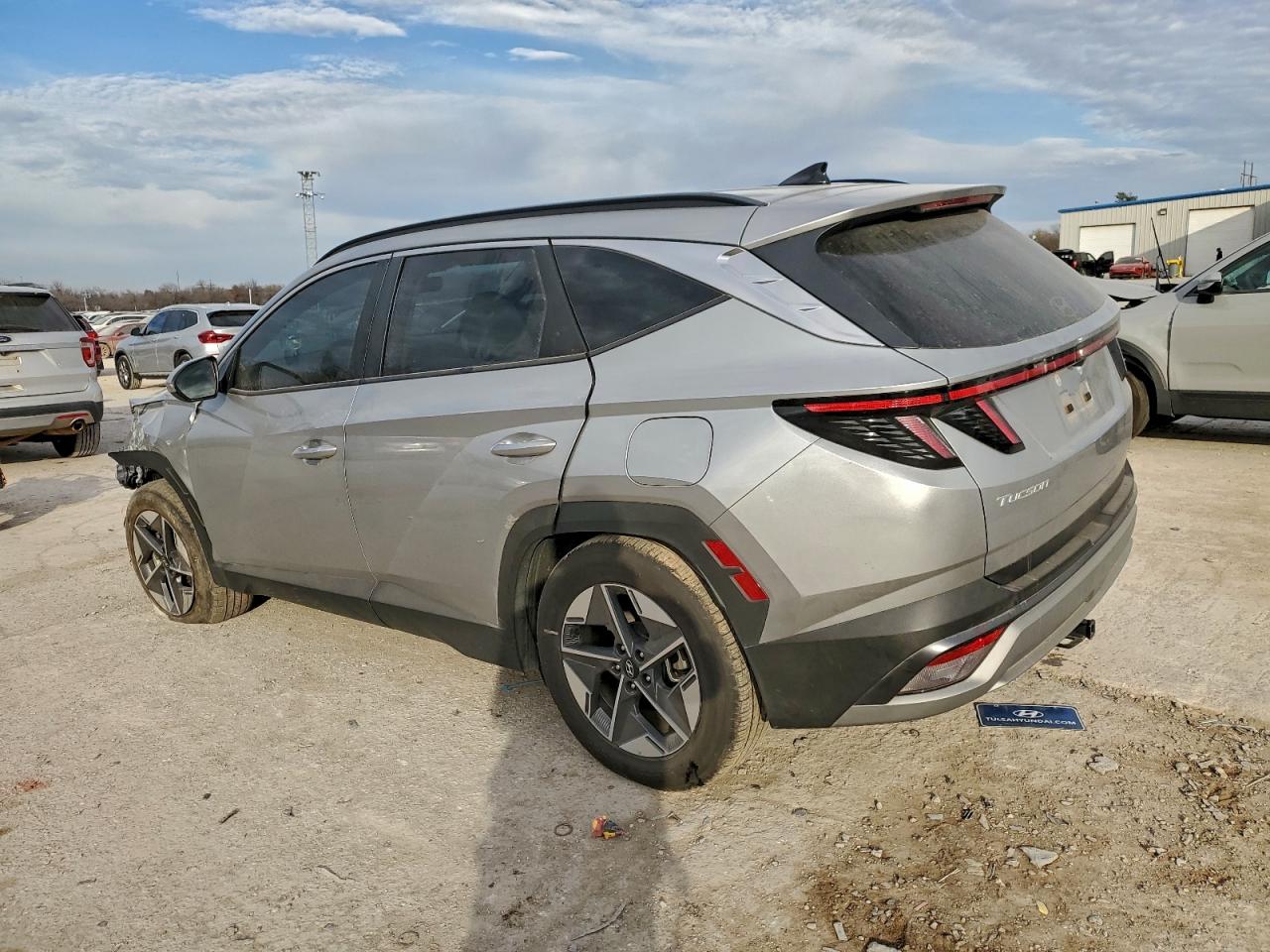 2025 HYUNDAI TUCSON SEL photo 2