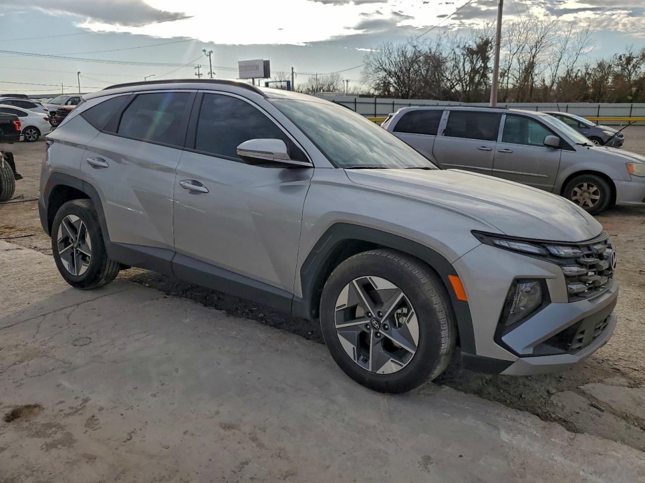 2025 HYUNDAI TUCSON SEL photo 4