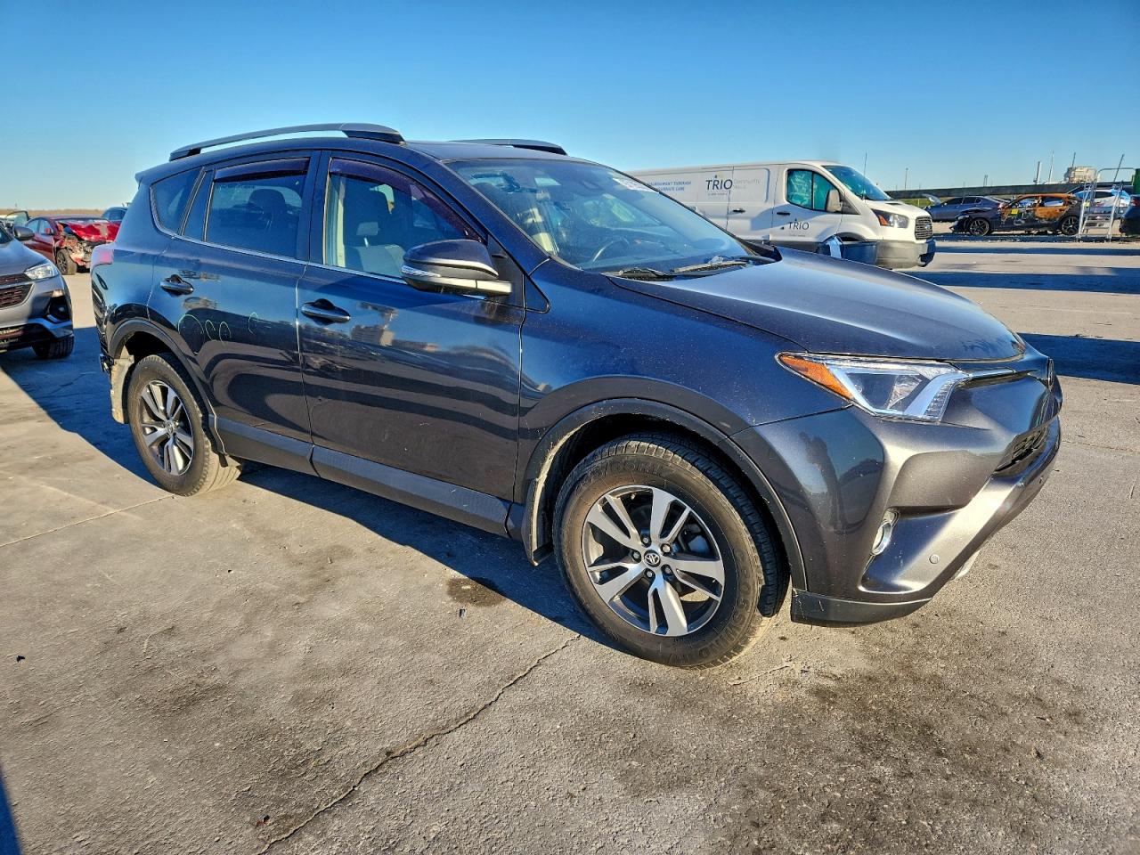 2016 TOYOTA RAV4 XLE photo 4