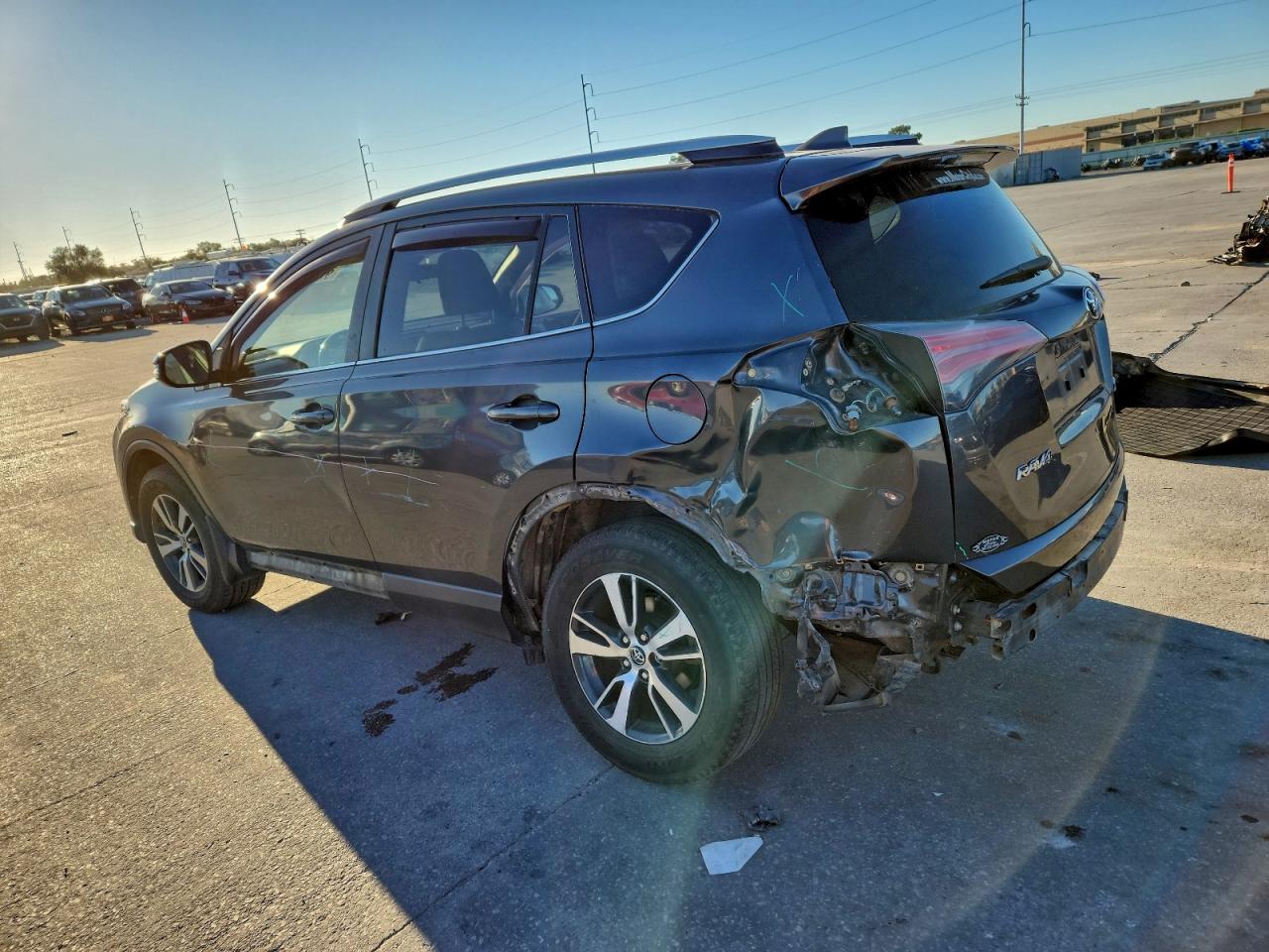 2016 TOYOTA RAV4 XLE photo 2