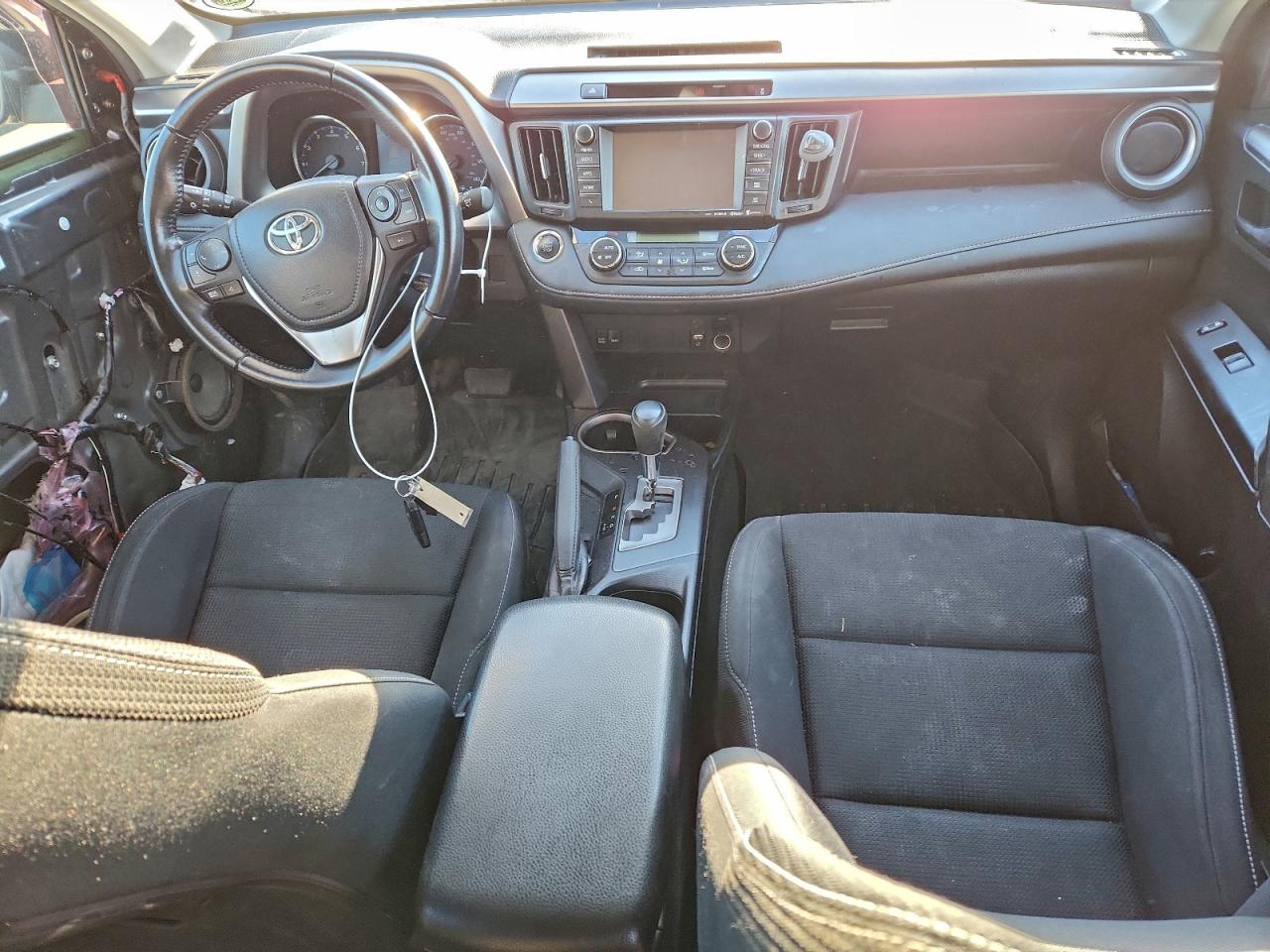 2016 TOYOTA RAV4 XLE photo 8