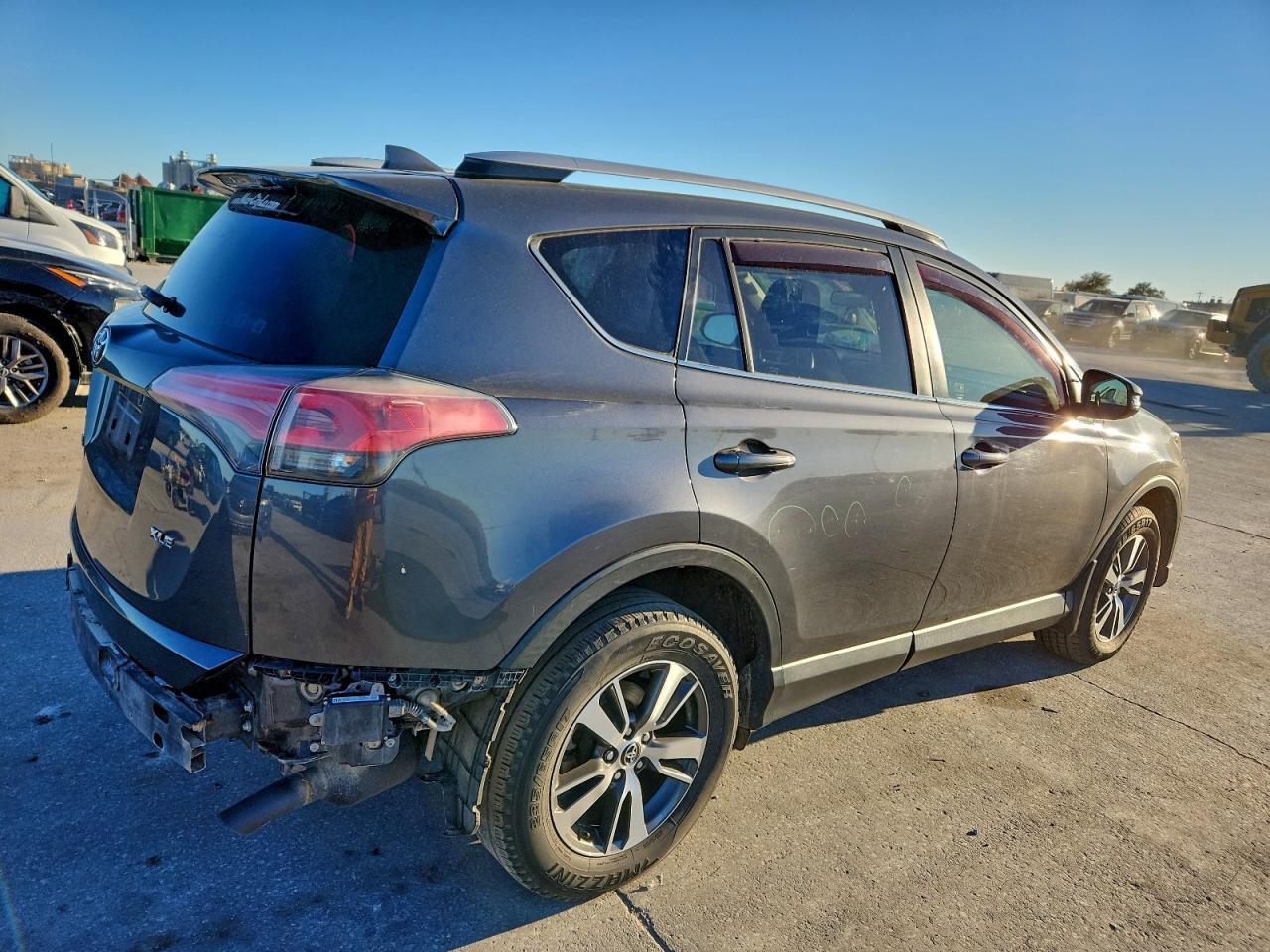 2016 TOYOTA RAV4 XLE photo 3