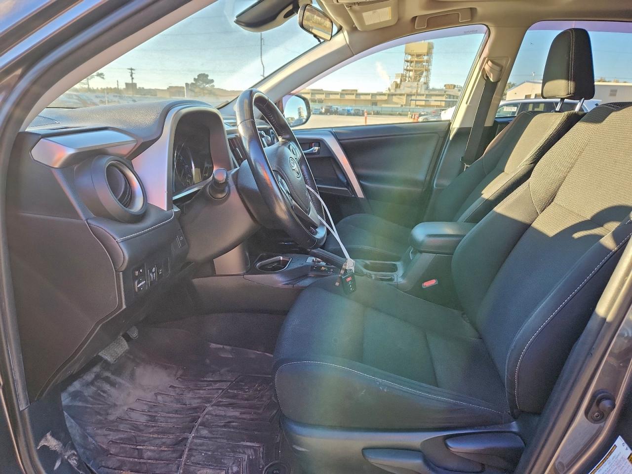 2016 TOYOTA RAV4 XLE photo 7