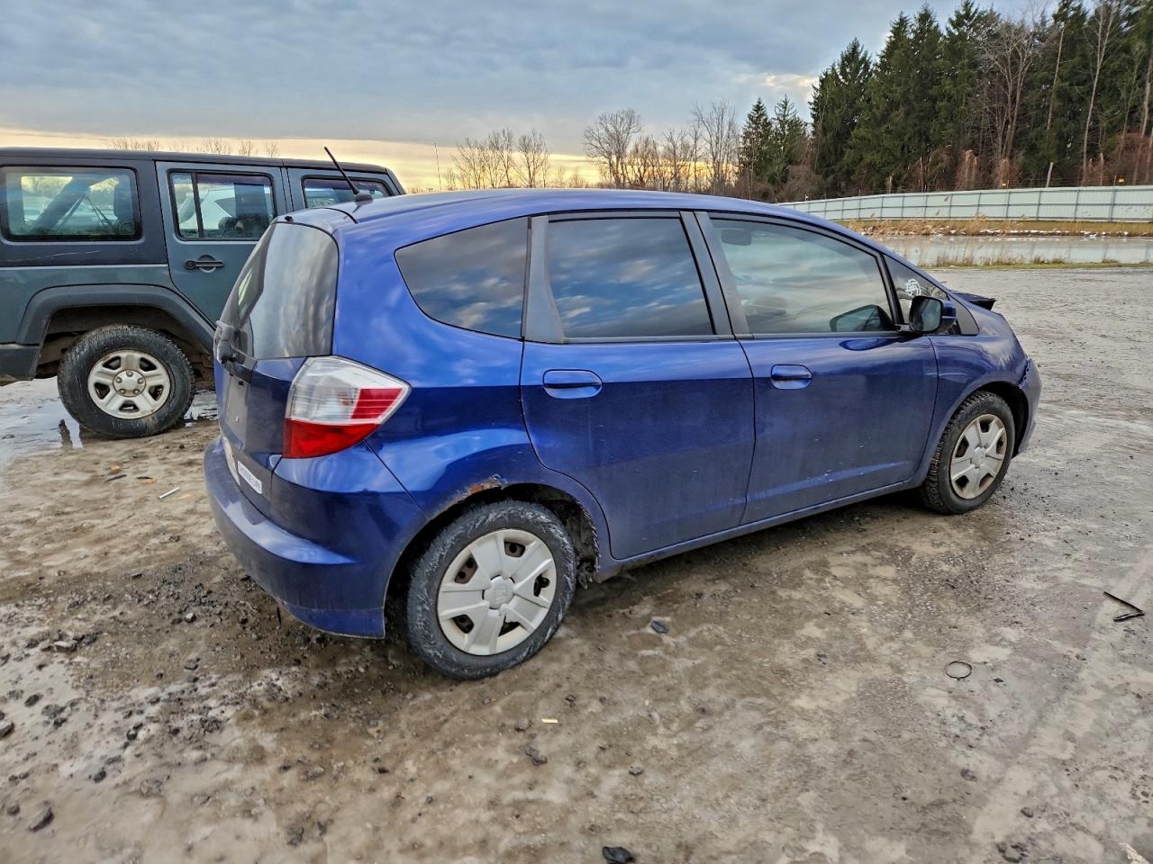 2013 HONDA FIT photo 3