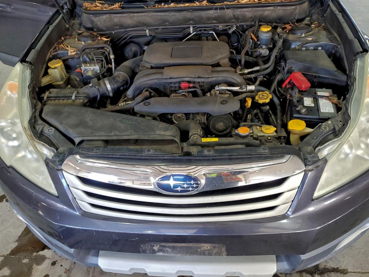 2011 SUBARU OUTBACK photo 12