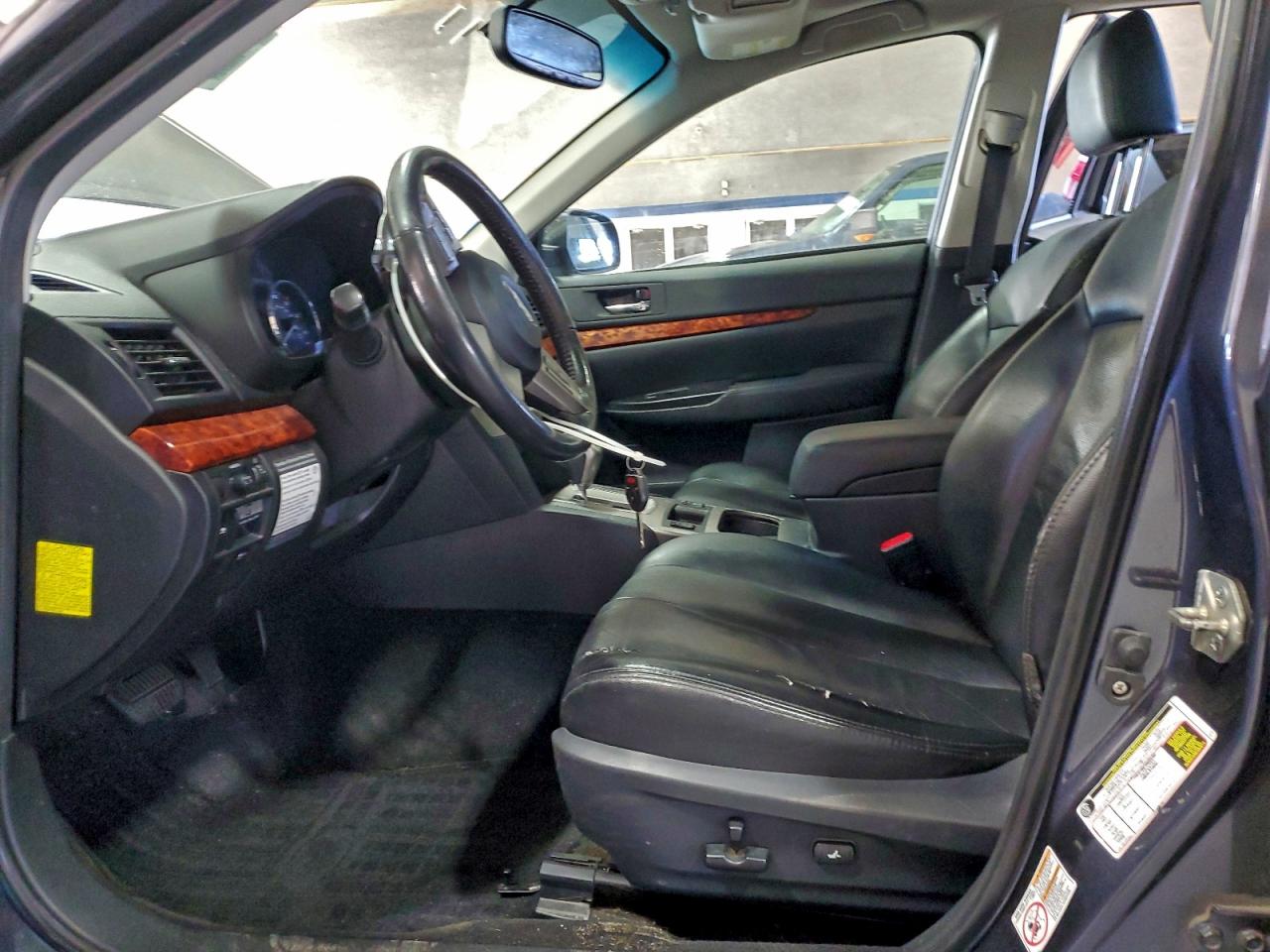 2011 SUBARU OUTBACK photo 7