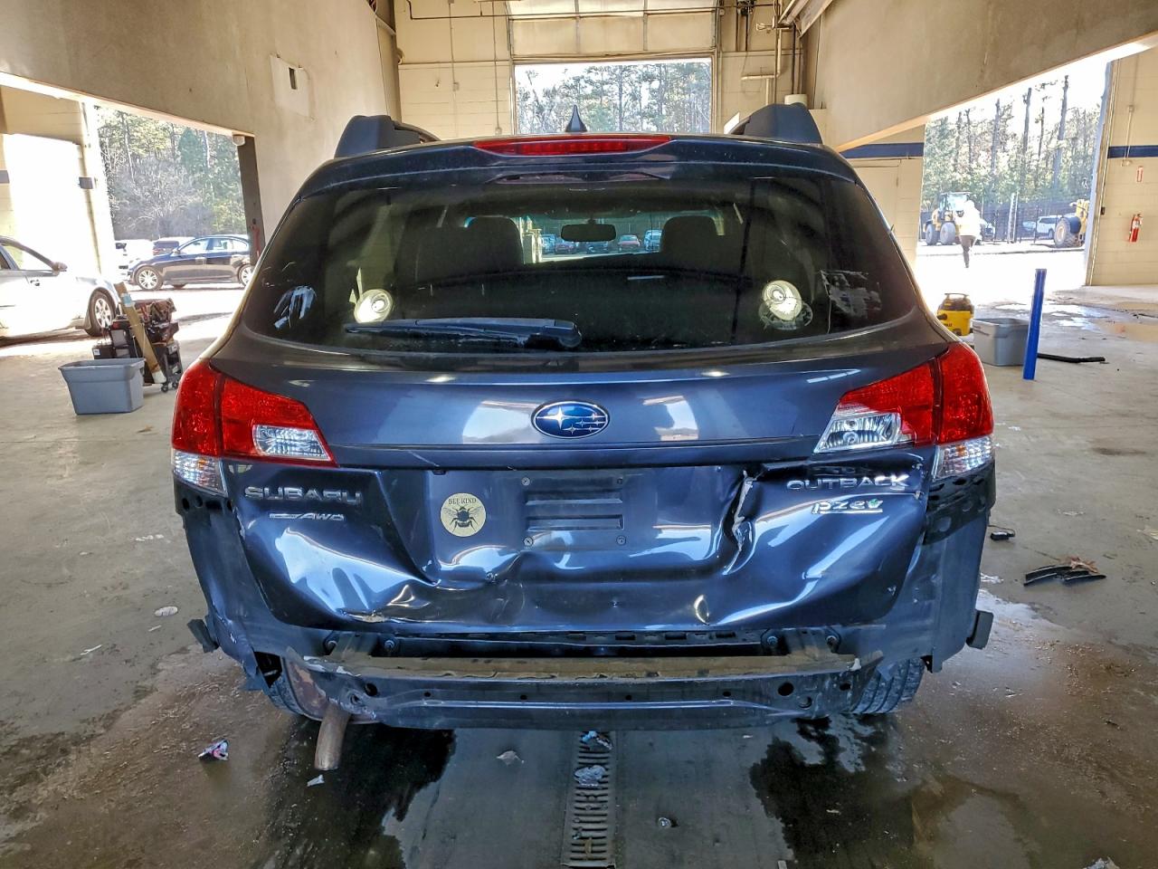 2011 SUBARU OUTBACK photo 6