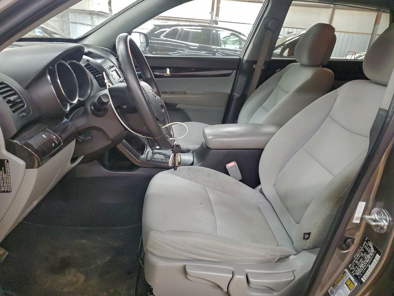 2013 KIA SORENTO LX photo 13