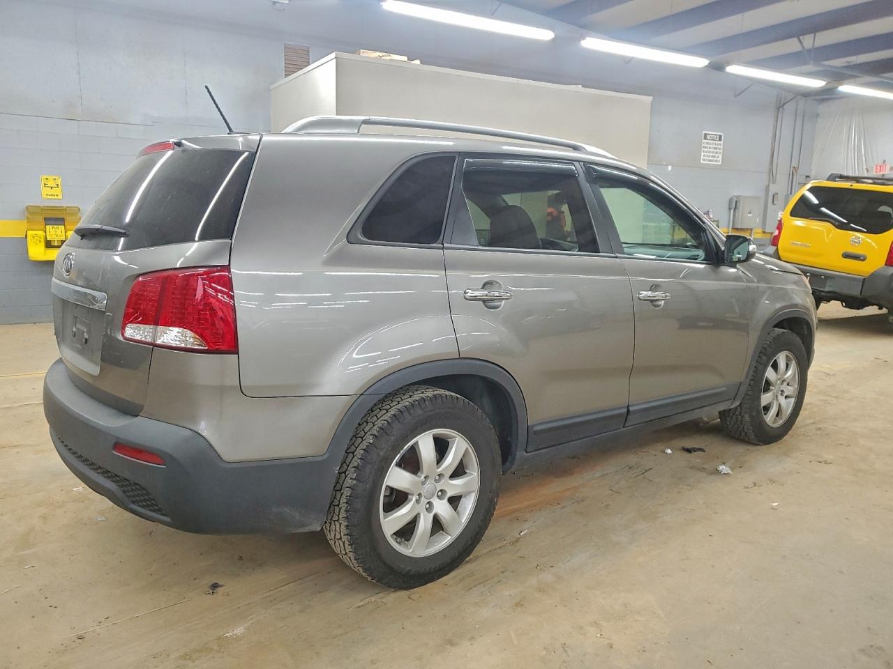 2013 KIA SORENTO LX photo 5
