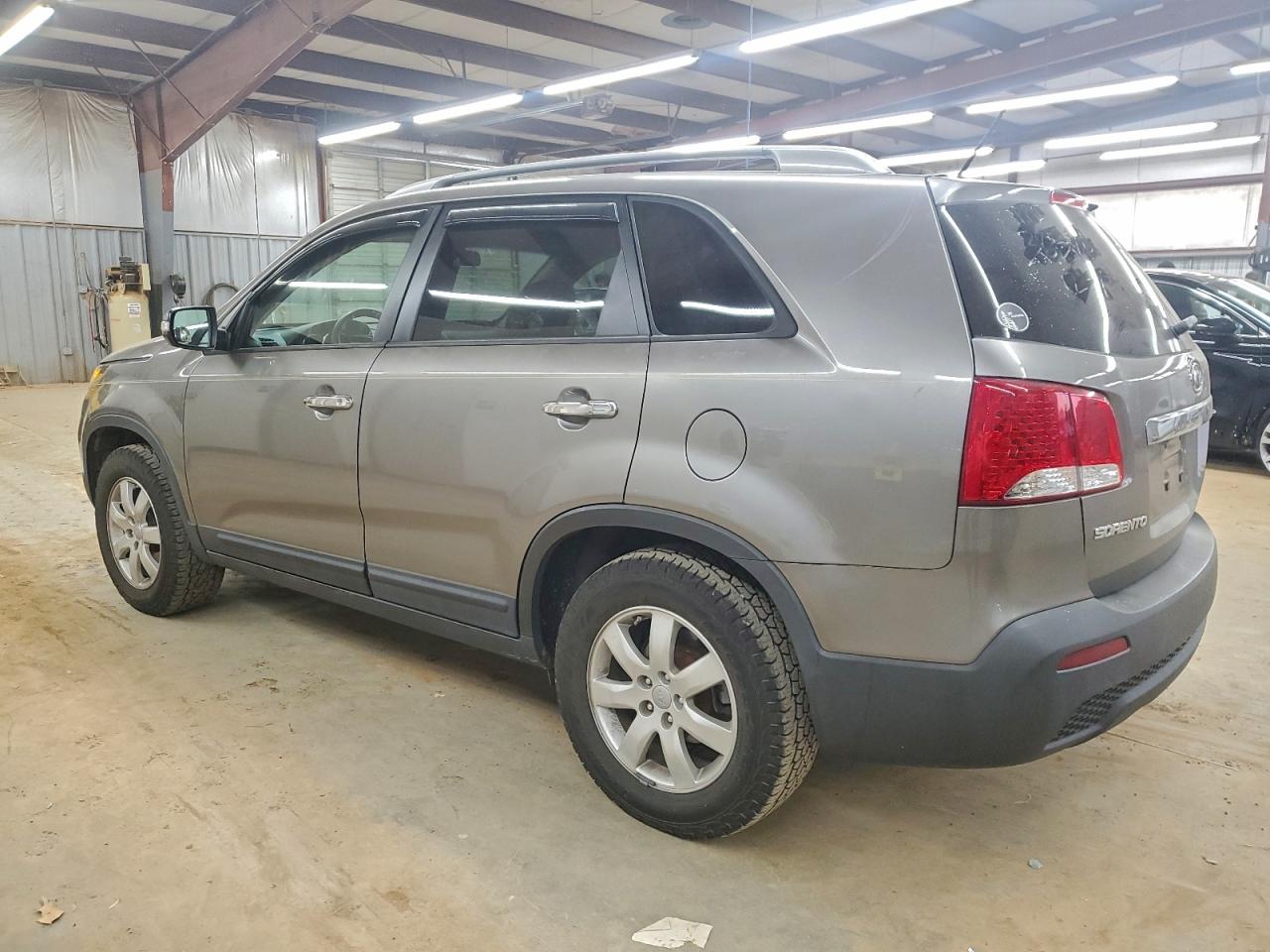 2013 KIA SORENTO LX photo 3