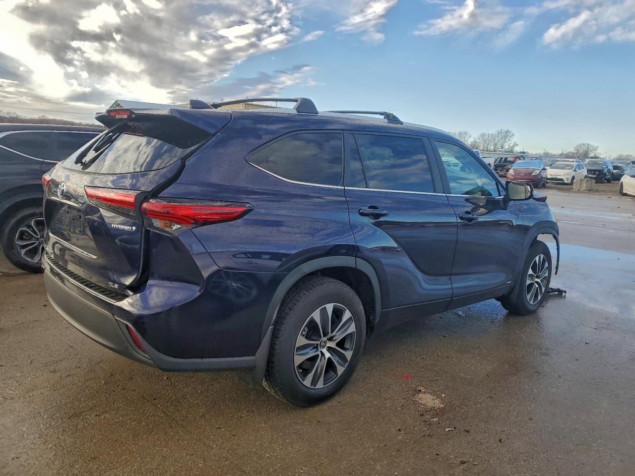2023 TOYOTA HIGHLANDER photo 3