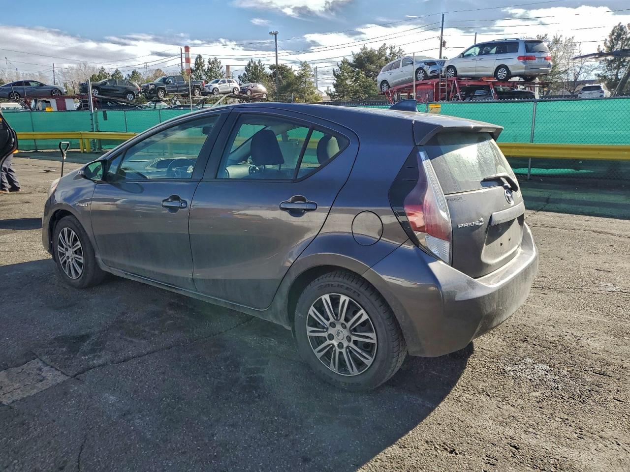 2015 TOYOTA PRIUS C photo 2