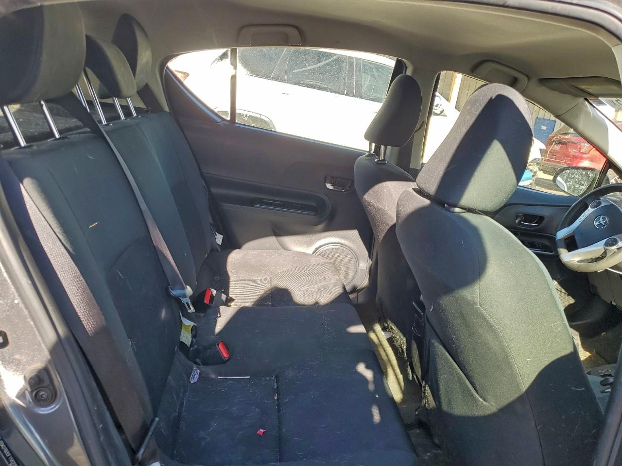2015 TOYOTA PRIUS C photo 10