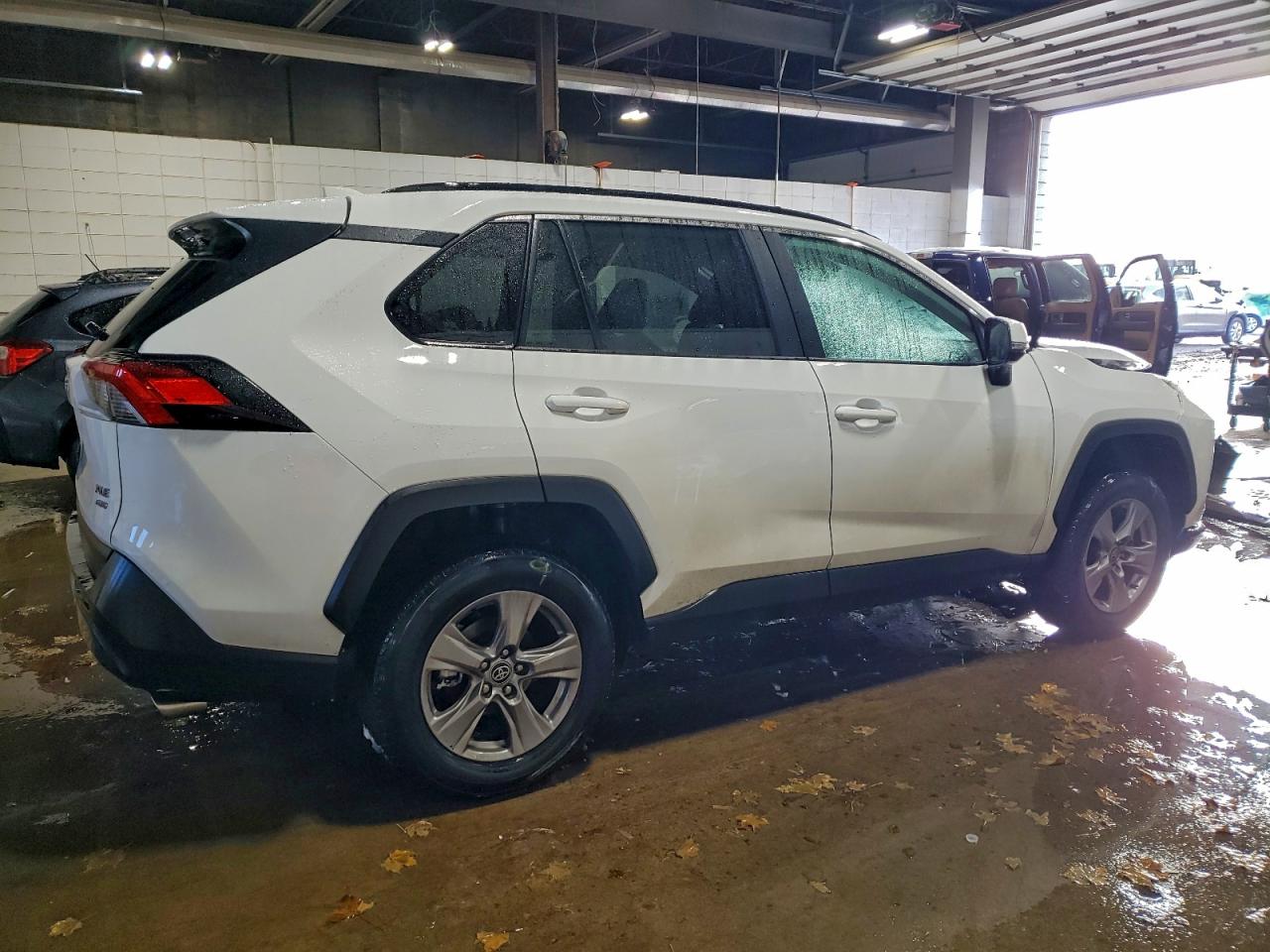 2025 TOYOTA RAV4 XLE photo 3