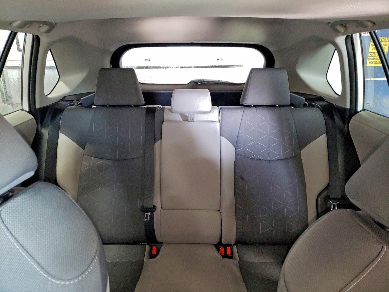 2025 TOYOTA RAV4 XLE photo 10