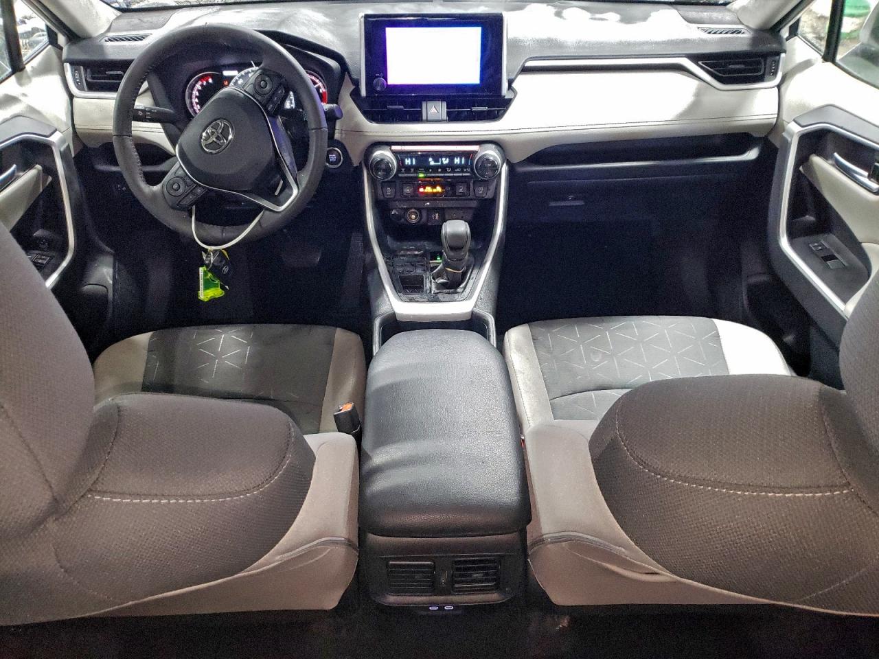 2025 TOYOTA RAV4 XLE photo 8