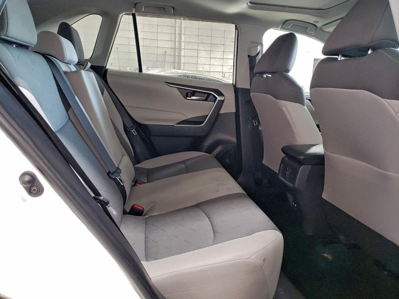 2025 TOYOTA RAV4 XLE photo 11
