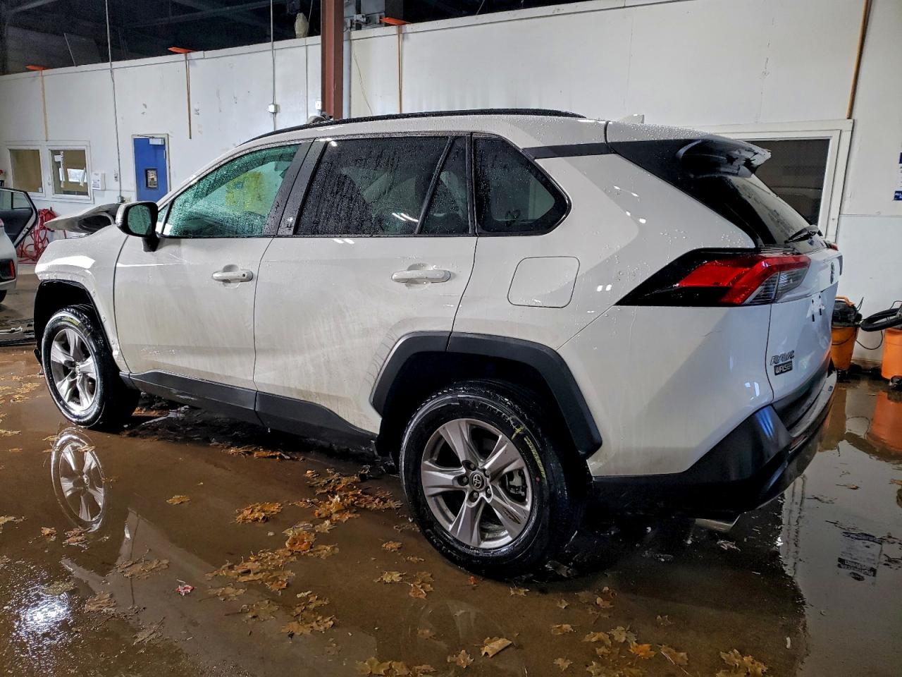 2025 TOYOTA RAV4 XLE photo 2
