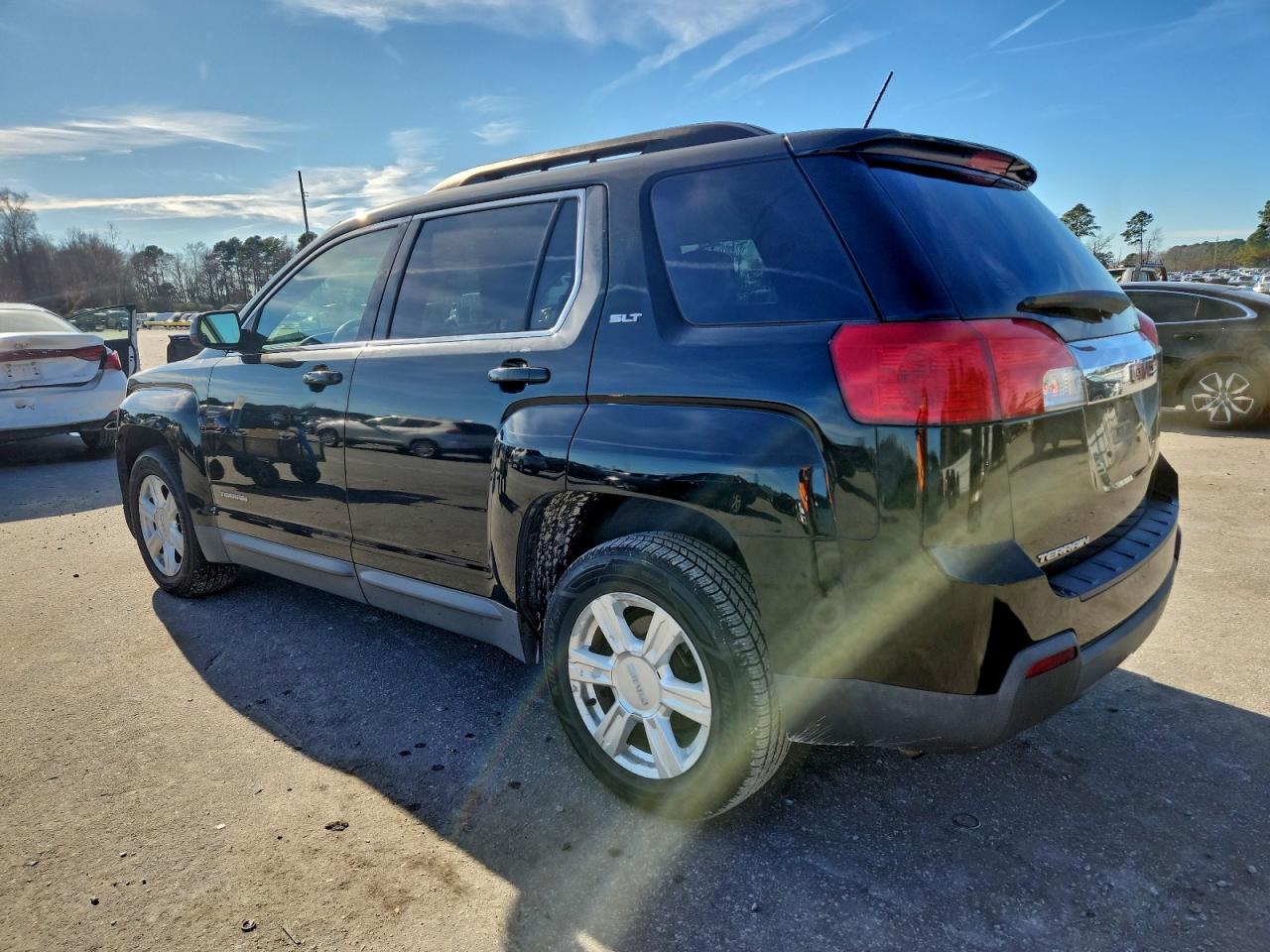 2015 GMC TERRAIN SLT photo 2