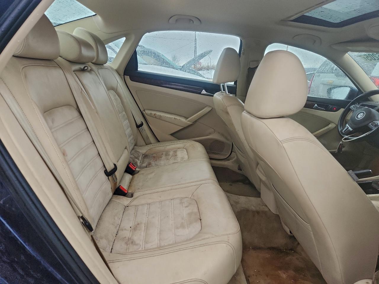 2012 VOLKSWAGEN PASSAT SEL photo 10