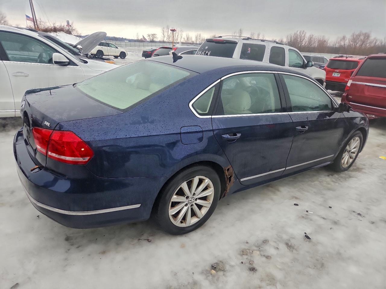 2012 VOLKSWAGEN PASSAT SEL photo 3