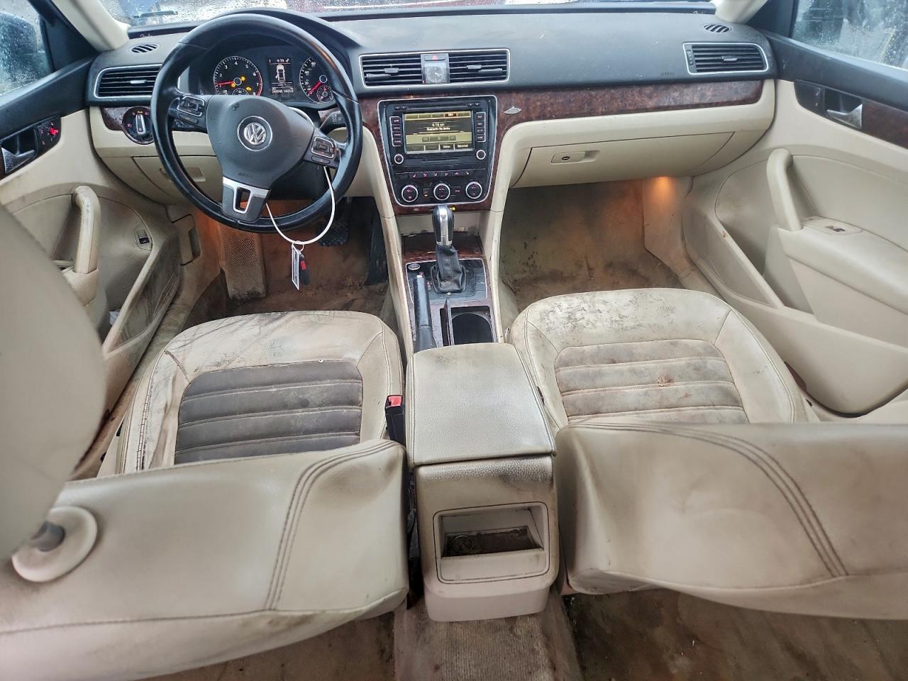 2012 VOLKSWAGEN PASSAT SEL photo 8
