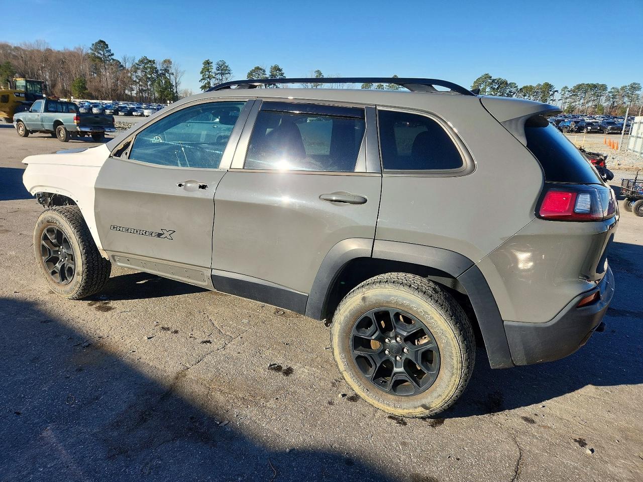 2022 JEEP CHEROKEE LATITUDE photo 2
