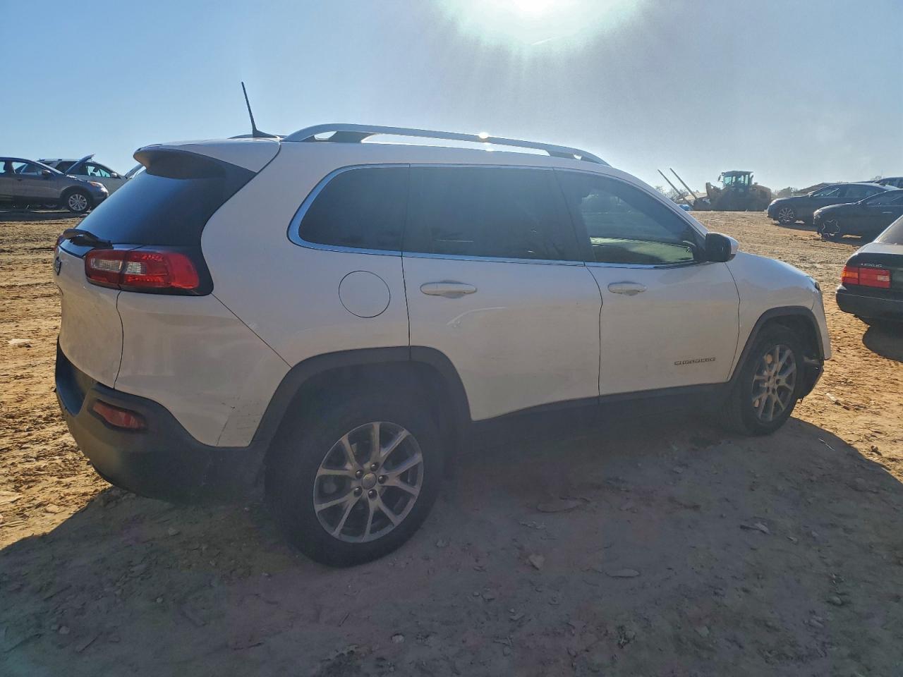 2018 JEEP CHEROKEE LATITUDE photo 3