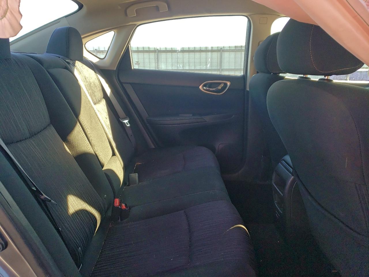 2019 NISSAN SENTRA S photo 10