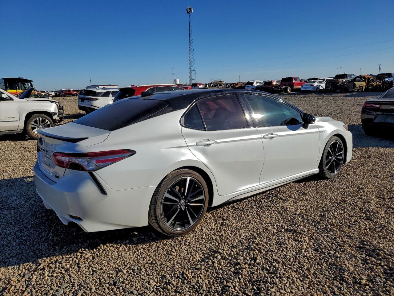 2019 TOYOTA CAMRY XSE photo 3