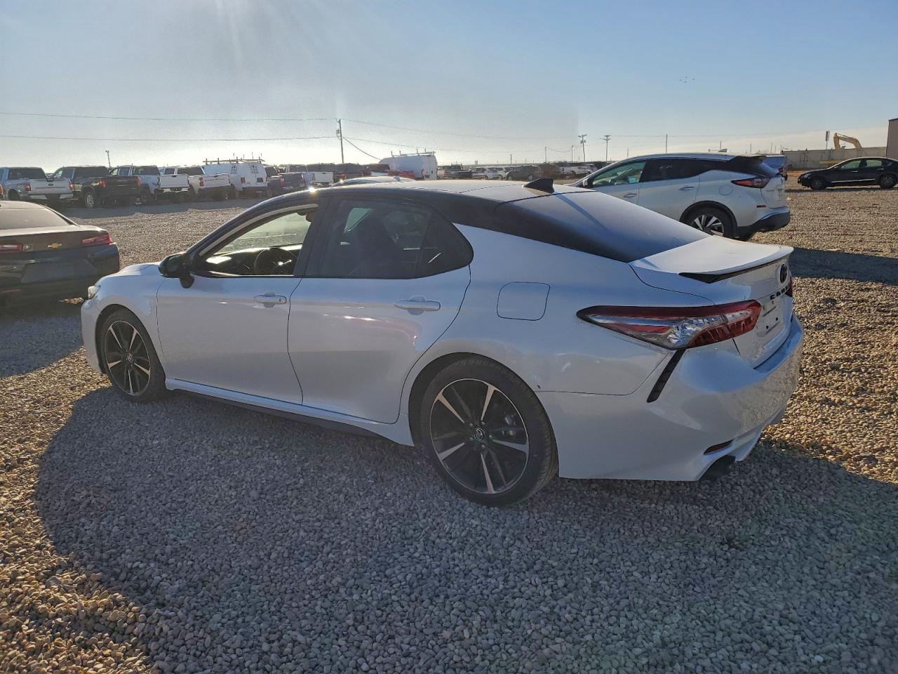 2019 TOYOTA CAMRY XSE photo 2